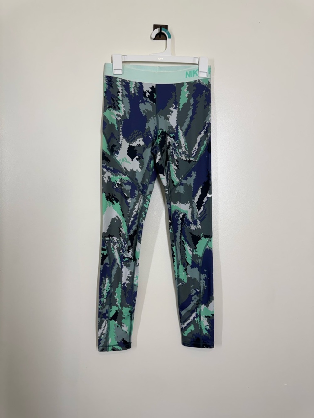Nike Pro Womens Compression Leggings Medium Graphic Camo Style Print